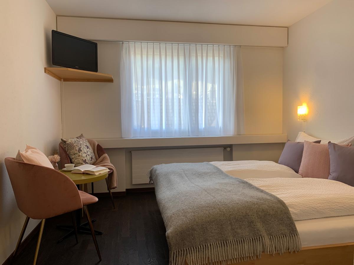 Doppelzimmer Standard - Hotel B&B Stossplatz