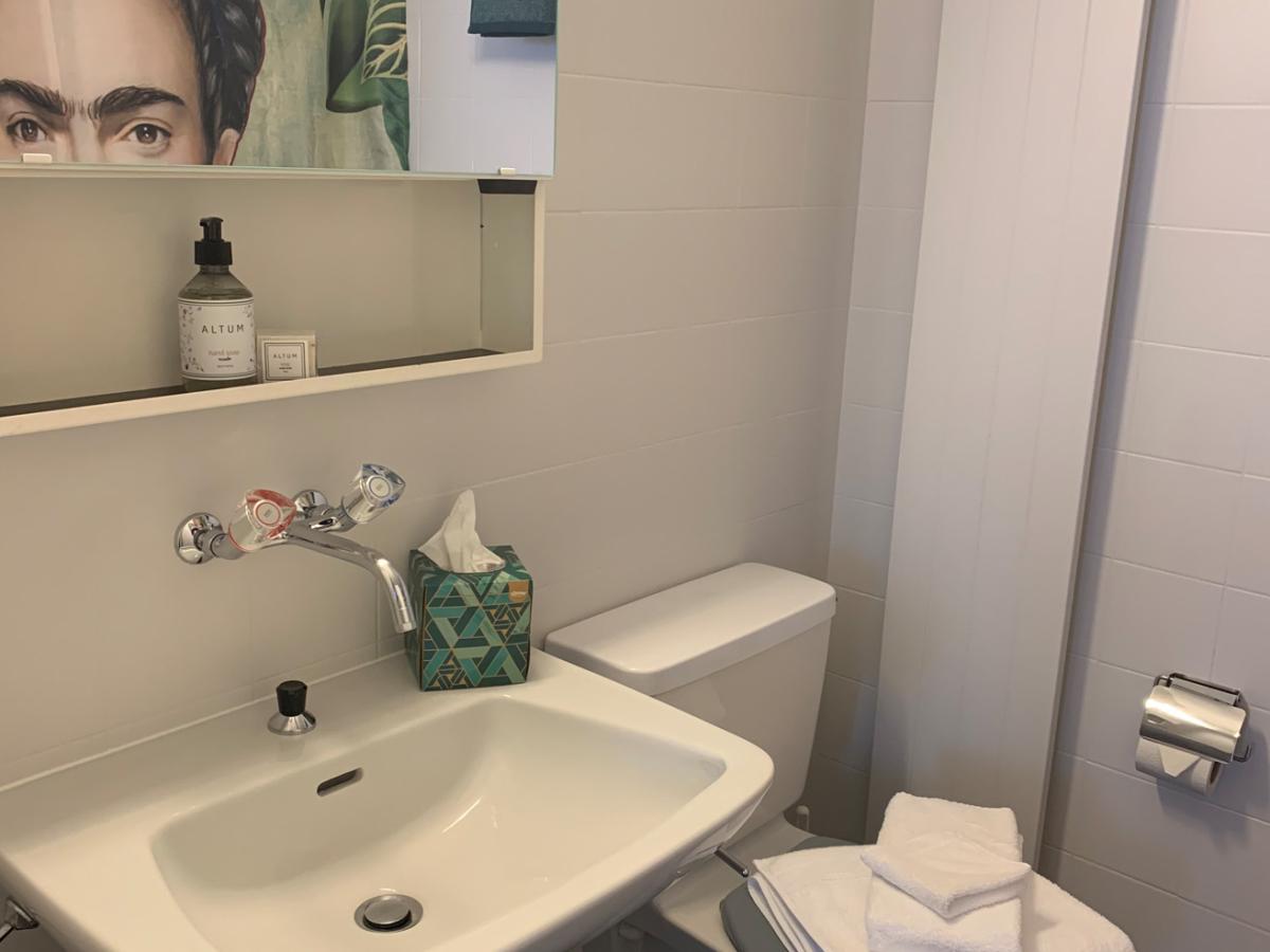 Doppelzimmer mit Gemeinschaftsbad - Hotel B&B Stossplatz